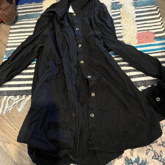 Lola River large black button down - Picture 1 of 8